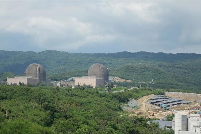台灣新聞通訊社-快評》電力排碳減速慢 苦到中小企 核二、三重啟需加速
