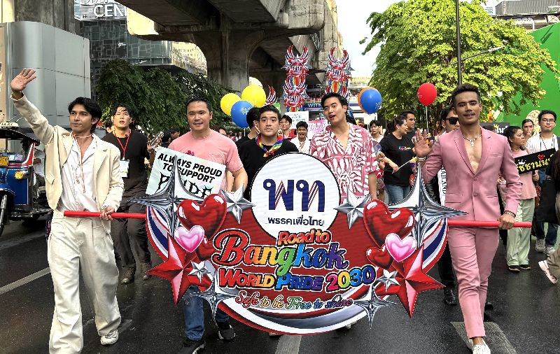 台灣新聞通訊社-曼谷同志大遊行　民眾無懼暴雨揮彩虹旗驕傲挺平權
