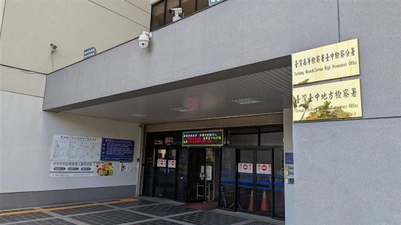 台灣新聞通訊社-台中2歲女童遭母男友「塞洗衣機、膠帶纏頭」死前還被帶去國術館貼藥布
