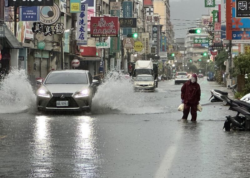台灣新聞通訊社-氣象署提醒宜蘭留意豪雨　新竹以北、花蓮山區防大雨