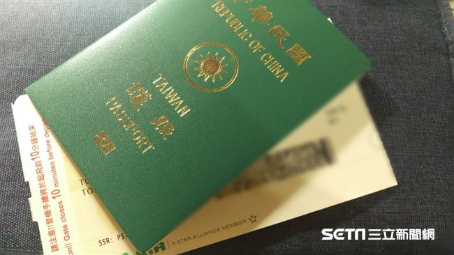 台灣新聞通訊社-搭國內線航班「要出示護照」一票人不信 內行秒懂:是真的