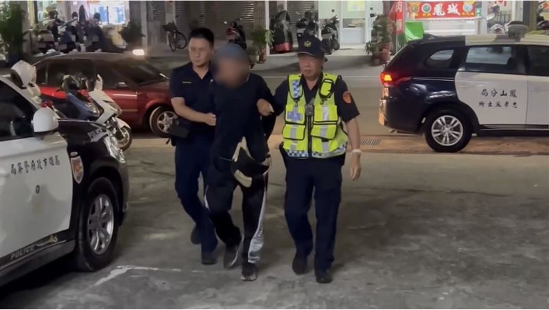台灣新聞通訊社-後腦勺遭狠砸爆血！鳳山水果攤闆娘驚悚遇劫　正義雙雄飛車擒兇抓到了
