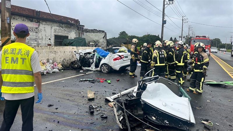 台灣新聞通訊社-桃園4死車禍!父母參加告別式雙亡 兒認屍痛哭失聲