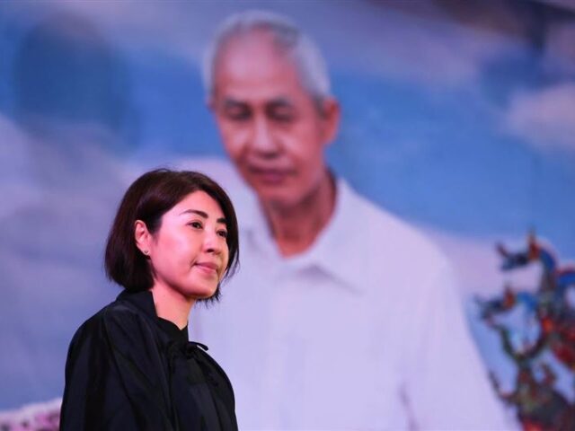 台灣新聞通訊社-許淑華父82歲辭世！告別式「哭腫雙眼」　藍大咖齊聚、逾5000人送行