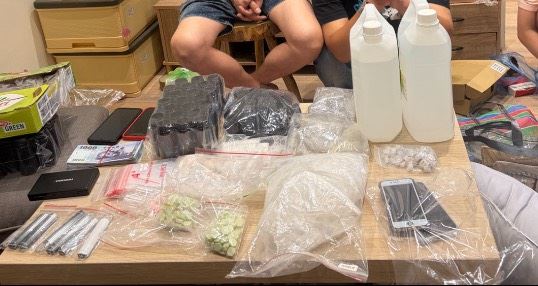 台灣新聞通訊社-毒梟「Boss」揹通緝落網了！狂銷喪屍煙彈撈金　破300萬毒品全被扣