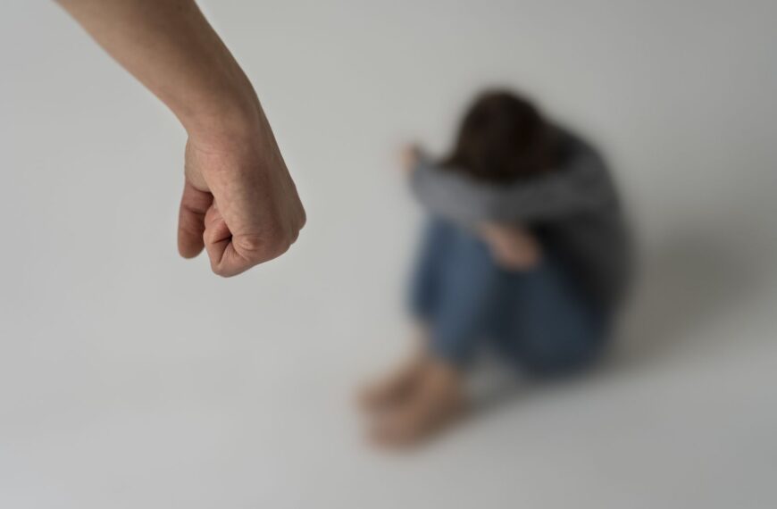 台灣新聞通訊社-22歲正妹服務生遭男友割喉慘死!魂斷異鄉 奪命導火線曝光