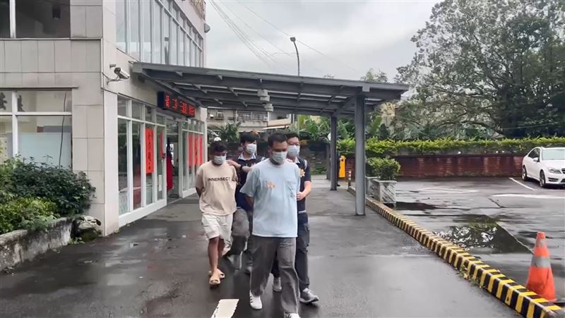 台灣新聞通訊社-褻瀆關公團滅！角頭創進香團「觀腎帝君」群組開應召　主嫌移送畫面曝光