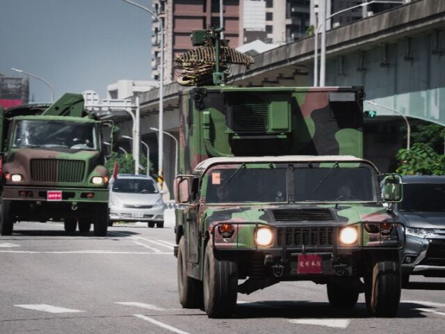 台灣新聞通訊社-國軍啟動立即備戰操演　269旅雲豹甲車青埔戰備偵巡