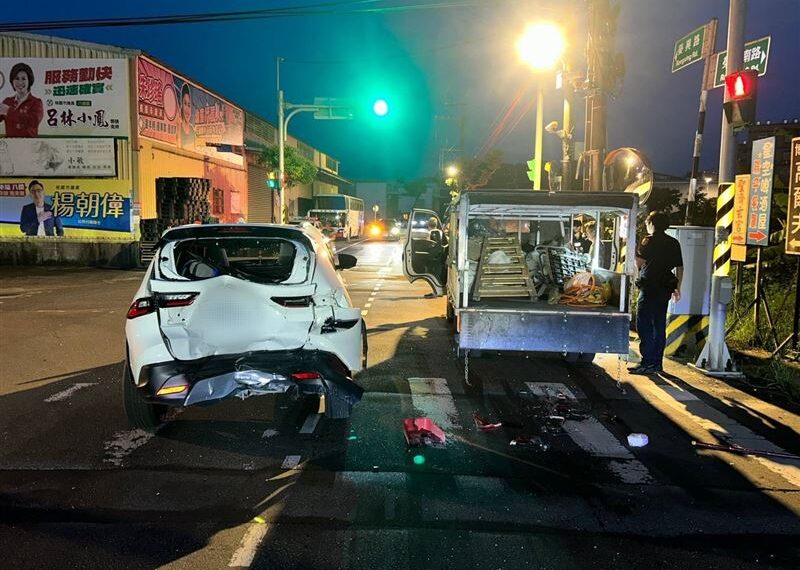 台灣新聞通訊社-嫌拖吊車太貴!桃園毒駕男「無照拔牌」竟開溜 1小時後「再撞2車」5傷