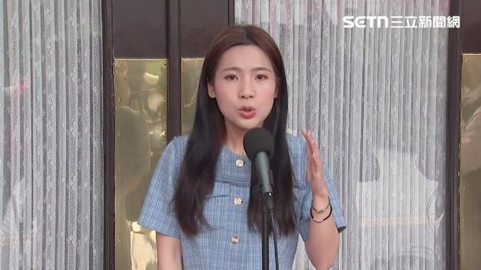 台灣新聞通訊社-徐巧芯嫌護照ROC太小 綠委給建議:反正你們是多數