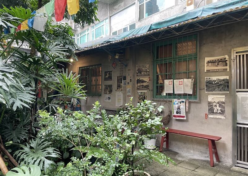 台灣新聞通訊社-新店瑠公圳老宅陷爭議！當年標售給私人有瑕疵　監委現地履勘追蹤