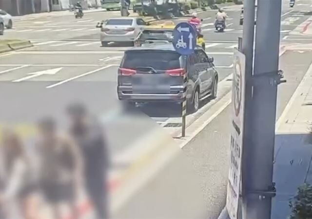 台灣新聞通訊社-唱KTV身上竟帶3把刀！北市醉男「不爽被稱兄道弟」羅斯福路當街砍人