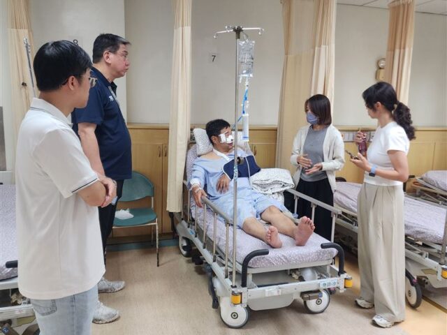 台灣新聞通訊社-壯碩毒犯如猛獸突圍！撞飛警員「骨頭全碎」 他強忍劇痛稻田肉搏