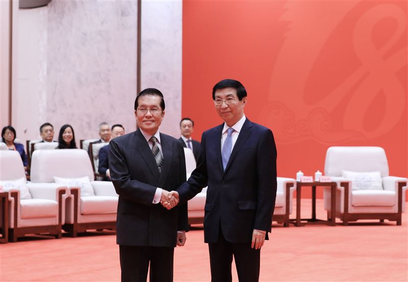 台灣新聞通訊社-國民黨副主席出席海峽論壇見王滬寧 陸委會:附和中共扭曲敘事