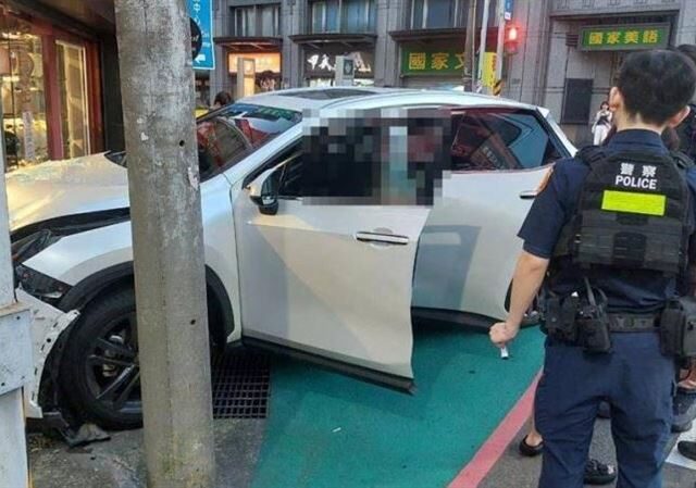 台灣新聞通訊社-載3歲幼女毒駕連3撞　育兒網紅深夜裁定羈押