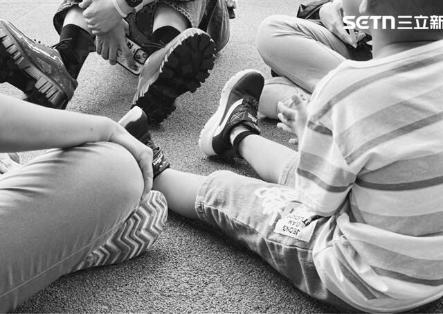 台灣新聞通訊社-高雄8歲童遭凌虐！掌摑+鋁棒、釣竿鞭打全身傷　至今不願原諒媽媽
