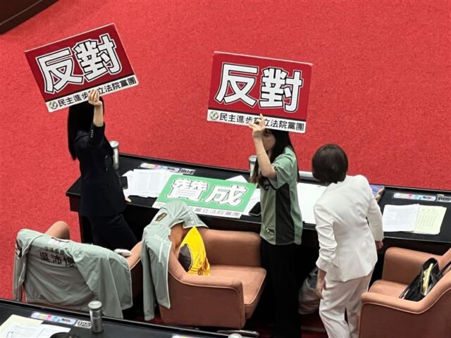 台灣新聞通訊社-藍白強推「高虹安條款」！她嗆這人噁心　學者：貽禍千年