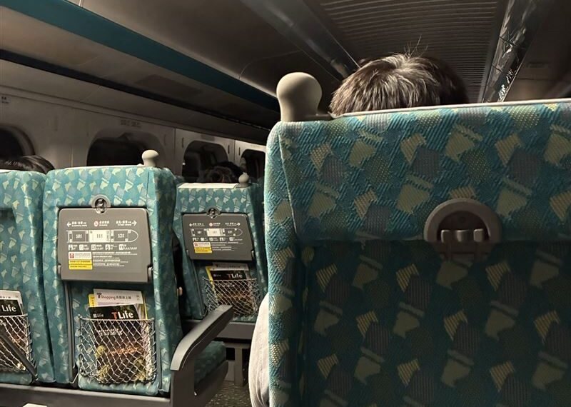 台灣新聞通訊社-深夜桃竹段電力異常!四班列車斷電臨停熱爆 高鐵證實了
