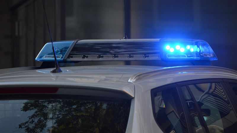 台灣新聞通訊社-窄巷會車爆衝突！嫌北市警員倒車太慢　駕駛嗆有本事拔槍指我頭