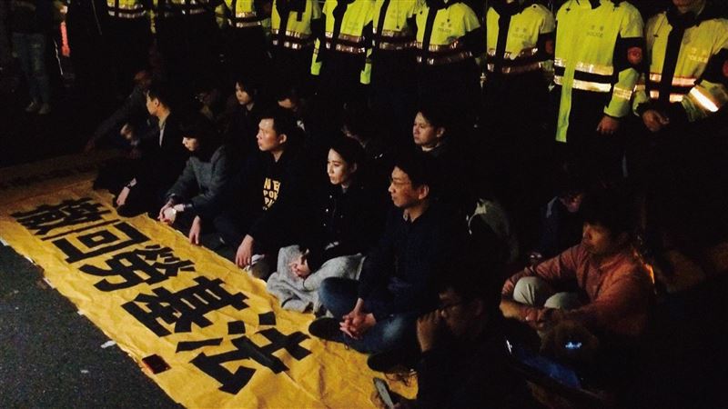 台灣新聞通訊社-黃國昌新書稱「戰友消失」！他揭當年真相轟：民眾黨會不會太無恥