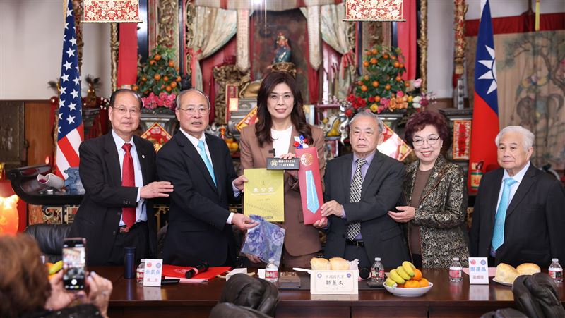 台灣新聞通訊社-鄭麗文角逐2028總統？莊瑞雄喊「歡迎」：投票資格不包括14億中國人