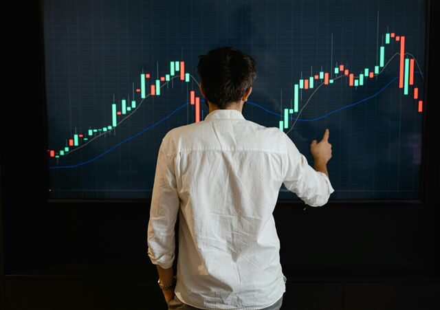 台灣新聞通訊社-外資單週狂買878億元！鋼鐵這檔狂掃31萬張居冠　後面有戲嗎