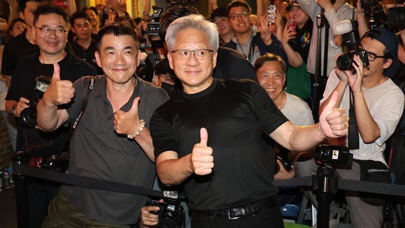 台灣新聞通訊社-COMPUTEX、GTC雙展合體　稱霸全球AI！黃仁勳北流開講　線上直播曝