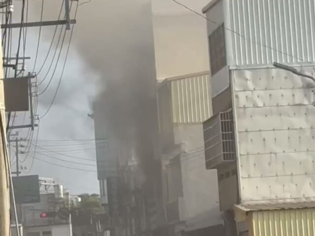 台灣新聞通訊社-新／疑手機充電起火！苗栗民宅陷入火海　父子嗆傷逃生「子左耳燒傷」