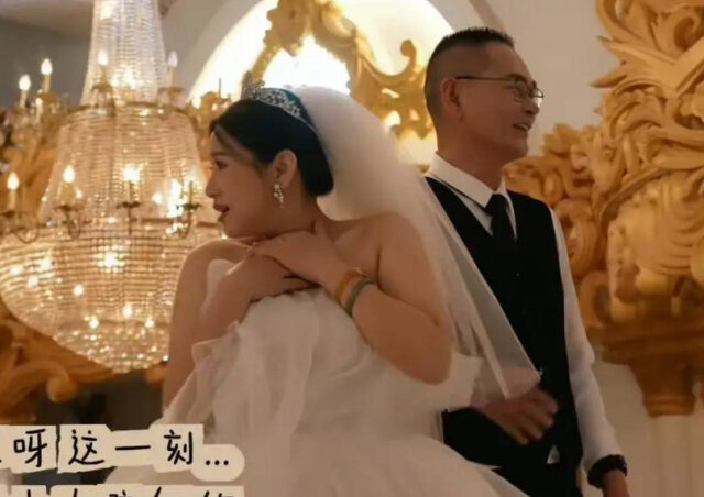 台灣新聞通訊社-57歲婦受邀參加婚禮！到場才發現「新娘竟是自己」　內幕網全哭了