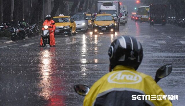 台灣新聞通訊社-全台強對流移入！雨勢最劇烈時段曝光　下到「這時」才趨緩