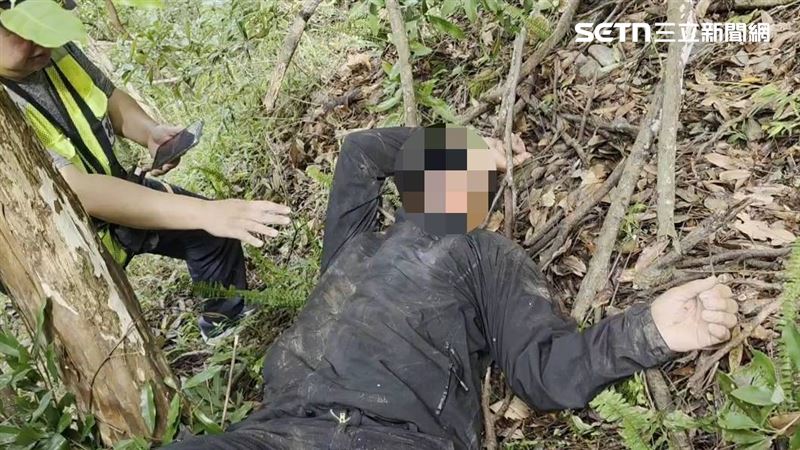 台灣新聞通訊社-紅牌重機倒南橫公路…騎士「滾落30米邊坡」渾身傷困3hrs才獲救送醫