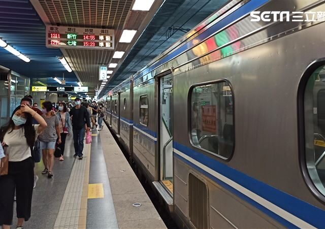 台灣新聞通訊社-豪大雨水淹鐵軌！台鐵中洲=岡山暫停行駛　南迴線、西部幹線異動一次看