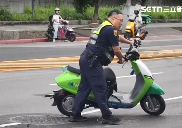 台灣新聞通訊社-快訊／騎士南港車站旁「離奇自撞」命危送醫！號誌桿倒塌…地留一灘血