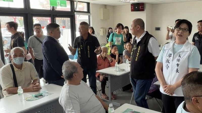台灣新聞通訊社-太保市長選戰火藥味濃!鄭淑分突襲呂慧瑜客廳會 蔡易餘爆氣