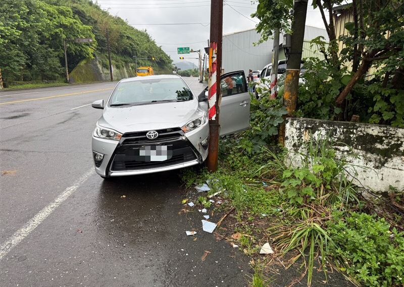 台灣新聞通訊社-前義消「駕車疑昏厥」自撞號誌桿！送醫搶救不治