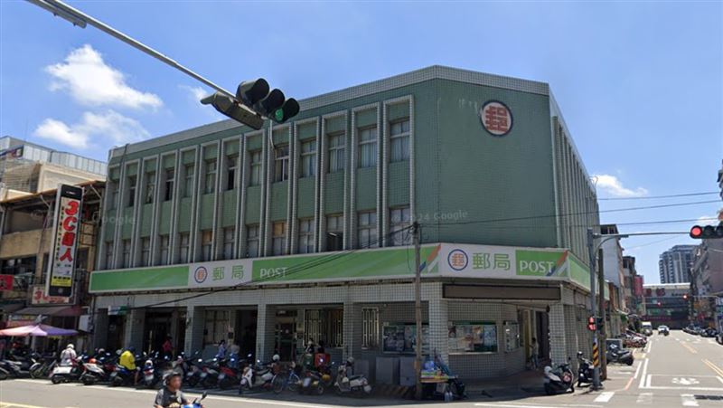 台灣新聞通訊社-快訊／苗栗竹南郵局爆凶殺案！郵務士遭男持刀砍殺…無生命跡象搶救中