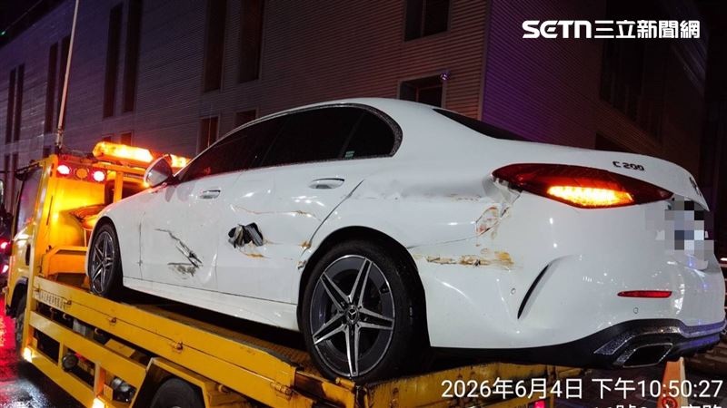 台灣新聞通訊社-驚險畫面曝！雨中聯結車國道「甩尾A到賓士」運將肇逃女駕駛PO文急尋人