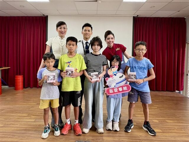 台灣新聞通訊社-華航志工前進校園　開啟孩童對飛行無限想像