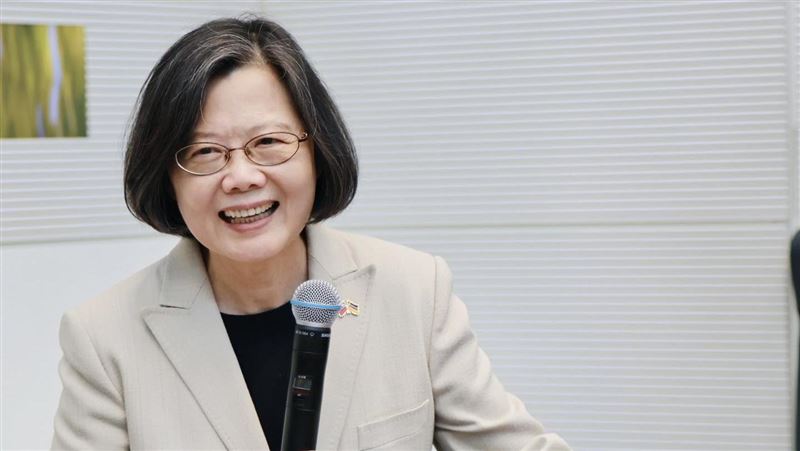 台灣新聞通訊社-蔡英文突留4字「YBSG」！全網當機看傻　竟是日本辣妹口頭禪