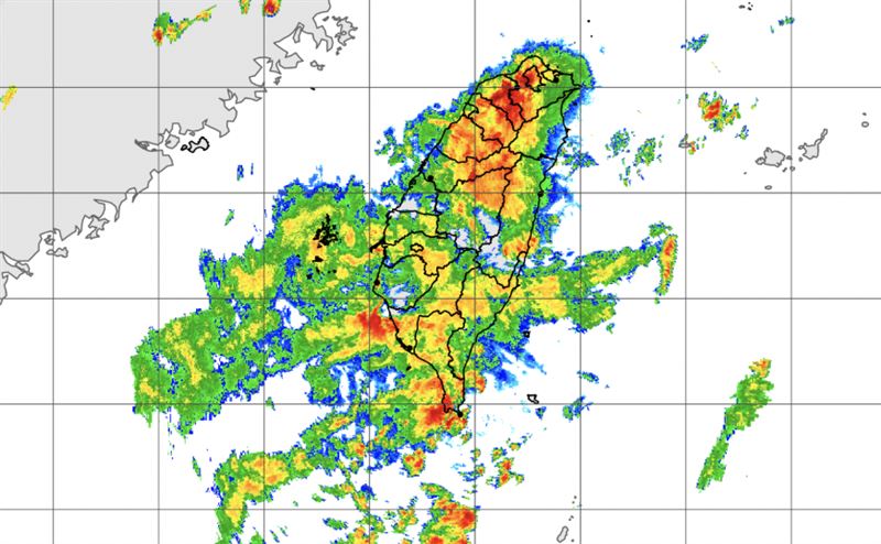台灣新聞通訊社-雷雨狂炸！松山機場「暫停地面作業」　部分航班恐延誤