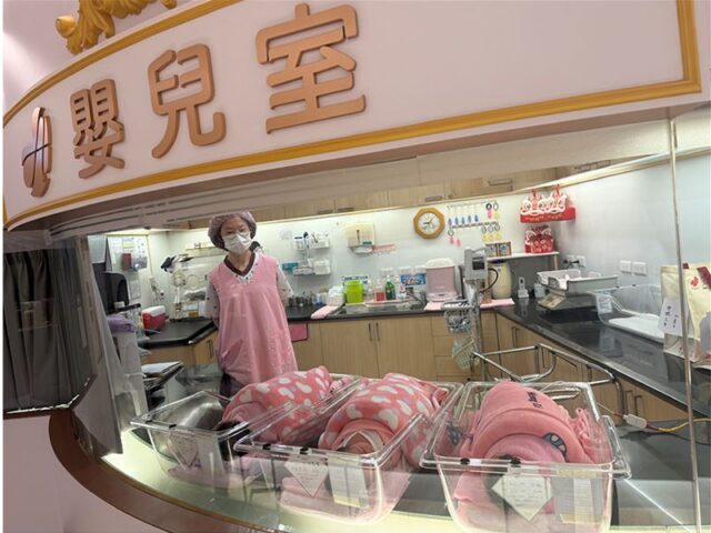 台灣新聞通訊社-獨家／20歲嫁人13年生7胎！她一句「就是愛小孩」震撼全網　結紮後又有