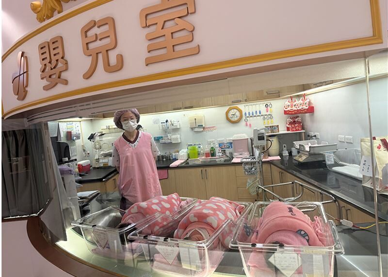 台灣新聞通訊社-獨家／20歲嫁人13年生7胎！她一句「就是愛小孩」震撼全網　結紮後又有