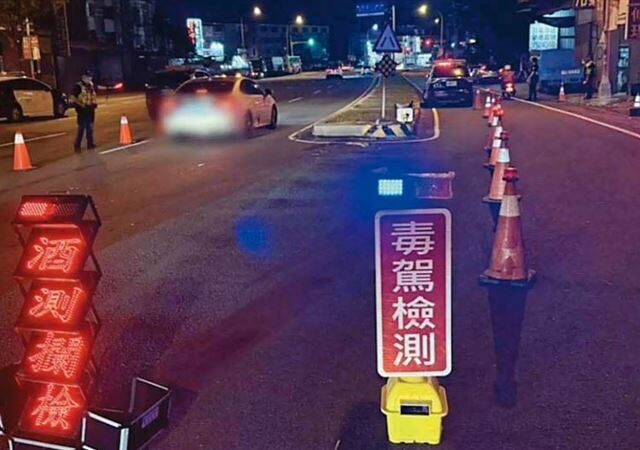台灣新聞通訊社-台中男騎車遭民眾疑吸毒報警！警到場竟拒檢闖紅燈逃逸丟包妻子