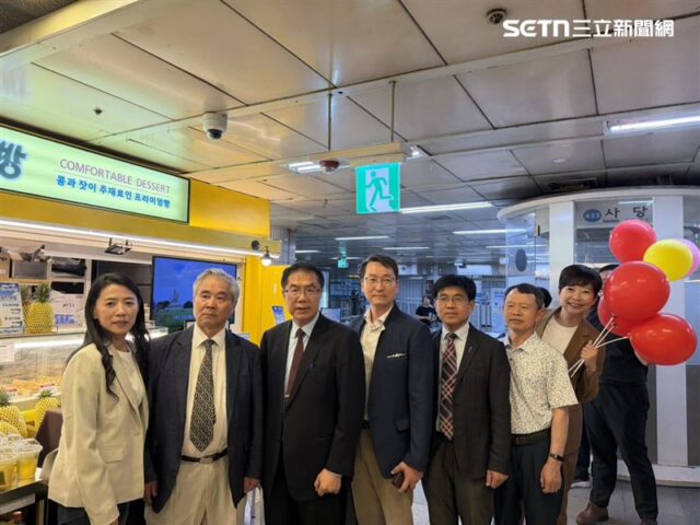 台灣新聞通訊社-超狂行銷！黃偉哲現身首爾地鐵　親玩「投壺」賣爆台南農產