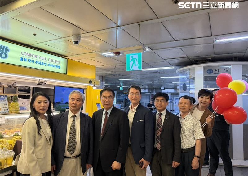 台灣新聞通訊社-超狂行銷!黃偉哲現身首爾地鐵 親玩「投壺」賣爆台南農產