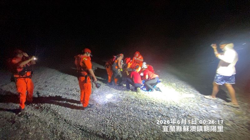 台灣新聞通訊社-快訊／南澳神秘海灘大浪捲走2人　女獲救男失聯搜救中