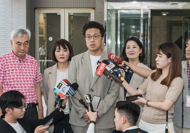 台灣新聞通訊社-傳「制服地圖」創辦人操刀官網！沈伯洋競辦闢謠：網站由「他」開發