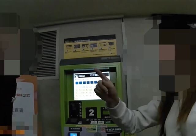 台灣新聞通訊社-同一招？女星百貨逛街「拒繳停車費」詭辯畫面曝　4天前也沒繳被認出