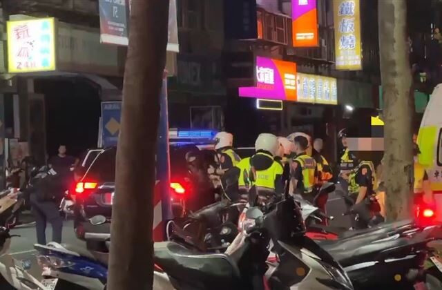 台灣新聞通訊社-熱炒店前深夜鬧事！3男酒後失控、大聲咆哮辱警　下秒慘遭壓制移送法辦