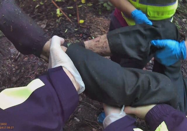 台灣新聞通訊社-畫面曝光！桃園8旬翁獨闖「登山步道」失聯一天　倒草叢「四肢僵硬」